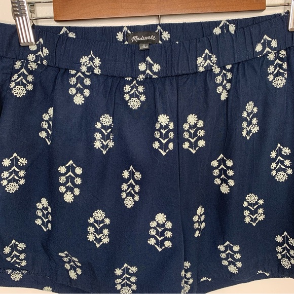 Madewell Pull-On Short  in  Navy Blue and White Flowerstamp Size Medium - Picture 2 of 6